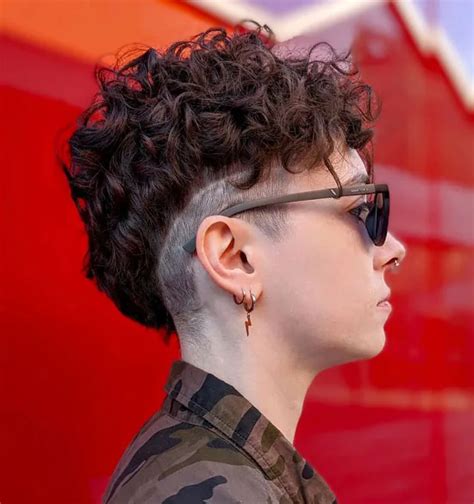 32 Lesbian Hairstyles To Uphold LGBTQ+ Aesthetics。